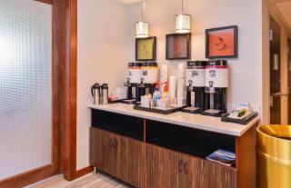 Hampton Inn Seattle Airport - 2