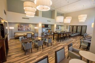 Hampton Inn & Suites Berkshires-Lenox - Lenox - 1