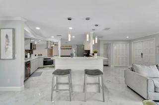 The Turquoise Turtle - Cape Coral - 3