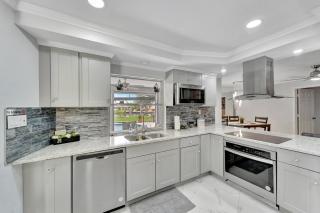 The Turquoise Turtle - Cape Coral - 2