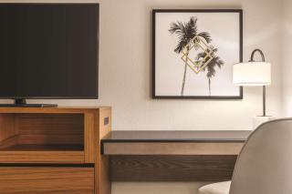 DoubleTree by Hilton Tampa Rocky Point Waterfront - 8