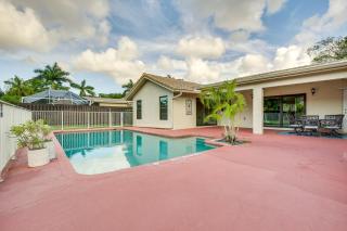 Near Golf and Beaches Coral Springs Home with Yard! - Coral Springs - 0