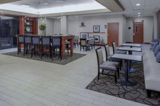 Hampton Inn Woodbridge - Woodbridge - 4