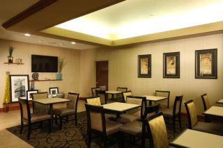 Hampton Inn Woodbridge - Woodbridge - 2