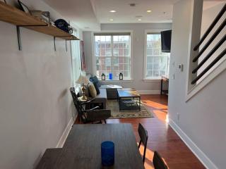 Sun-filled Capitol Hill home w/ parking & roofdeck - Washington - 6