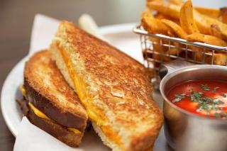 Embassy Suites by Hilton Chicago Lombard - 2