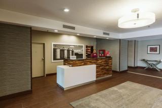 Hampton Inn Bismarck - 2