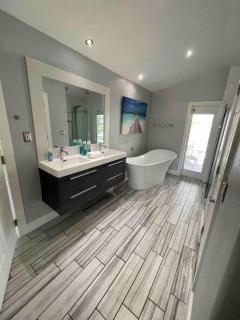 Upscale Contemporary Waterfront 3/2 Heated Pool - 2