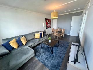 New Tower Bridge , Canada Water 2 bedroom flat with a view - 3