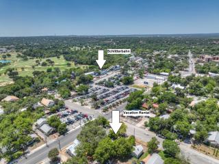 Walk to Schlitterbahn with Firepit - New Braunfels - 7