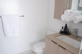 Modern luxury Waterfront Condo - Mississauga - 3