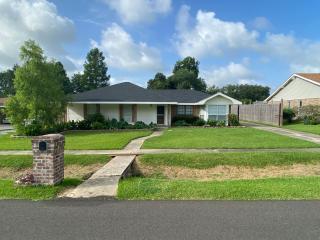 Pool House - Broussard - 6