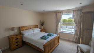 Cheltenham large house with gym, bar & hot tub - 5