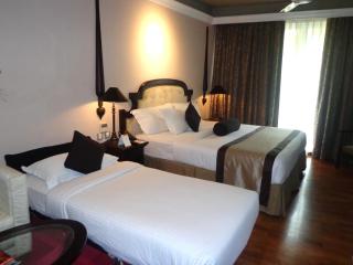 Earl's Regent Hotel - 3