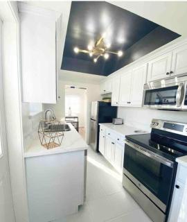 Crown Point Home w/ Cowboy Pool 2 Blocks to Bay - San Diego - 7