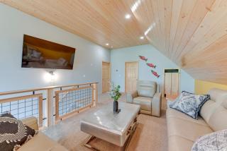 Soldotna Home w/ 2 Living Areas & Spacious Porch - 9