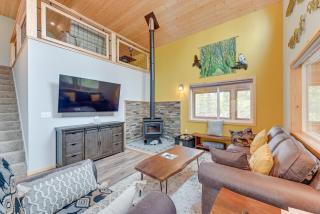 Soldotna Home w/ 2 Living Areas & Spacious Porch - 7