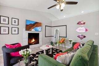 Eclectic Pool Ping-Pong Fire Pit 3 BR - Peoria - 0
