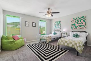 Eclectic Pool Ping-Pong Fire Pit 3 BR - Peoria - 5