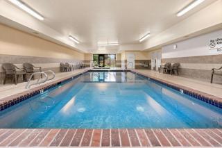 Hampton Inn & Suites Burlington - Burlington - 5