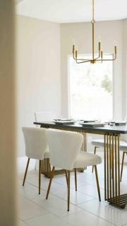 Stylish & Bright ~ Huge Backyard ~ King Beds ~ Pkg - 4