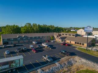 AmericInn by Wyndham Ames - 2