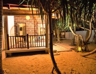 Sea Shell Villa Hikkaduwa 2 Separate Cabanas Ocean Front Villa - 6