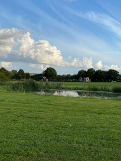 The Black Swan Shepherd Hut - Ketton - 4