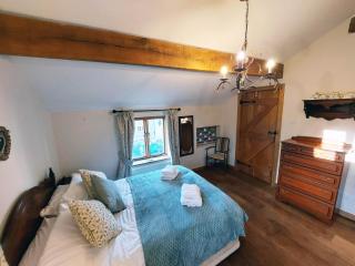 The Old Mill Barn with Hot Tub and Private use of Heated Pool - Wirral - 3