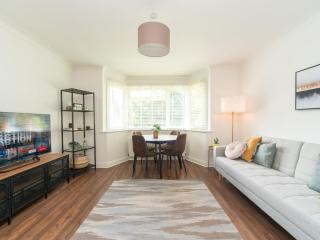Pass the Keys Stylish Apt in quiet cul de sac - Surbiton - 2