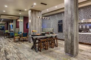 Hilton Garden Inn Topeka - 2