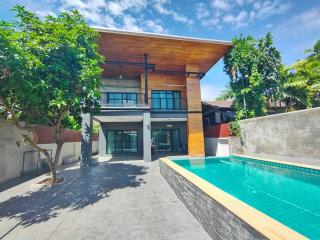 Exquisite Private Pool Villa 6BR - Chiang Mai - 0