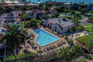 Anna Maria Island Runaway Tropical Dream-One Minute Walk To The Beach-Heated Pool - 2