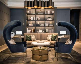 LondonHouse Chicago, Curio Collection by Hilton - Chicago - 2