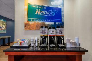 Hampton Inn & Suites Hopkinsville - Hopkinsville - 1