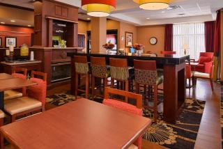 Hampton Inn by Hilton Litchfield - 4