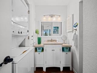 Beautiful Bay View Condo - 5