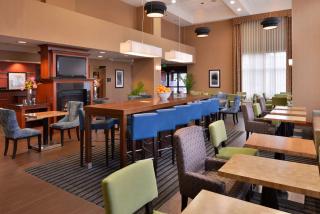 Hampton Inn & Suites Tacoma - Tacoma - 2