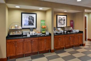 Hampton Inn & Suites Tacoma - Tacoma - 1