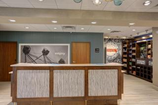 Hampton Inn & Suites by Hilton Tampa Busch Gardens Area - Tampa - 7