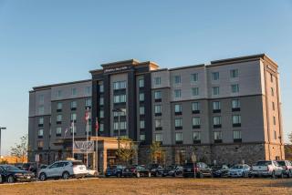 Hampton Inn & Suites by Hilton Bolton - Bolton - 0