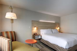 Holiday Inn Express & Suites Galesburg by IHG - 7