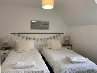 Sea Urchins Cottage at The Bay Filey, sleeps 4-5, 2 dogs welcome for free too - 2