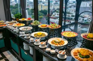 MAY DE VILLE Lakeside Hotel - 3