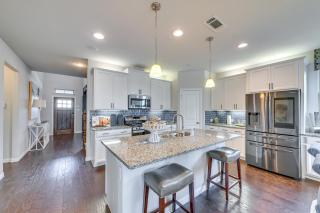 9 Mi to Frisco Square Stylish Home with Backyard - 4