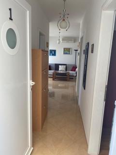 2 bed Comfy Gem: Functional, Ideal Location, Steps to the Beach - 1