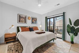 Skyline View, Pool, Gym, Balcony's, Walk to BWay! - Nashville - 8
