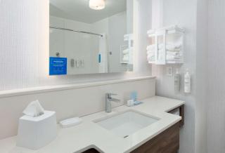Hampton Inn Norfolk - Norfolk - 1