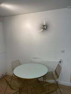 Spacious 2 Bedroom Modern Flat & Parking - Londra - 3