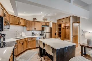 Laurelwood Condominiums 211 - 6